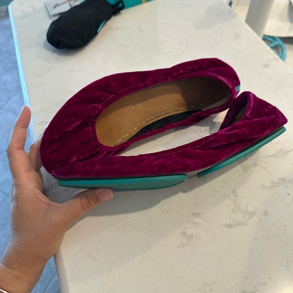 VGUC Tieks Tyrian Velvet Flats - Picture 2 of 11